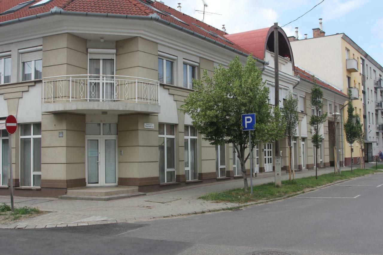 Mox Downtown Apartman Debrecen Extérieur photo